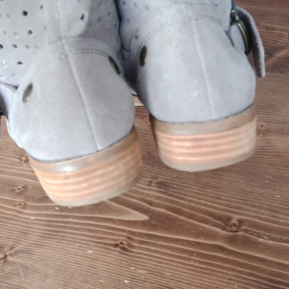 Restricted booties - Picture 6 of 11